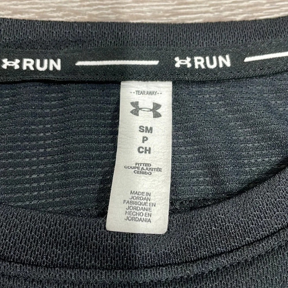 Under Armour Run Fitted Short Sleeve Athletic Top S - Picture 11 of 12
